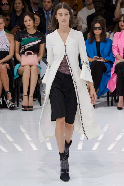 Look 37